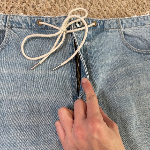 Abercrombie & Fitch Curve Love Mid Rise Denim Mini Skirt Light Wash Size 31 - Picture 4 of 6